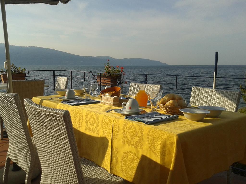 Villa Residence La Limonaia Гарняно Стая снимка